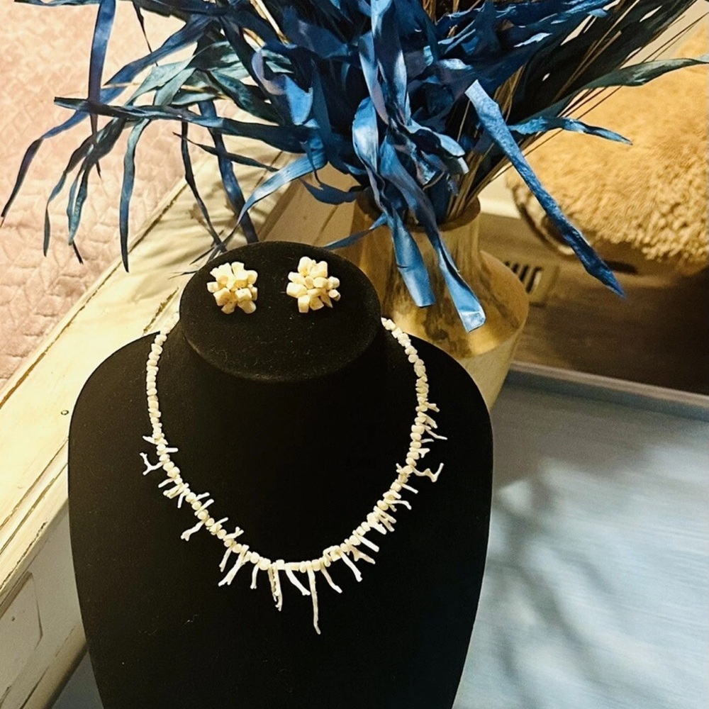 White Spiky Necklace Jewelry